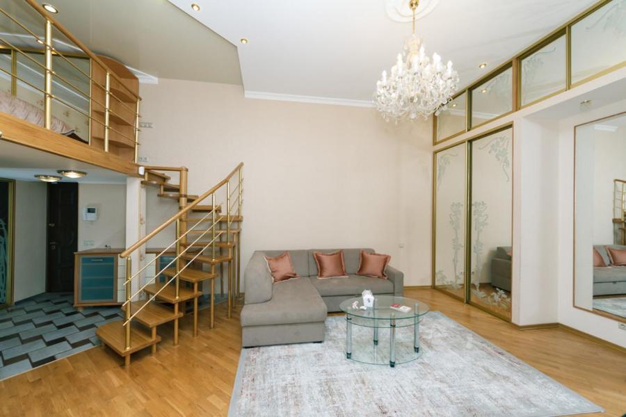 Stylish Two-Level Flat 2 Min From Khreschatyk Κίεβο Εξωτερικό φωτογραφία