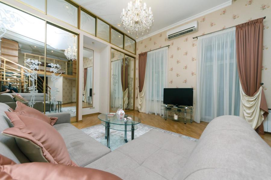 Stylish Two-Level Flat 2 Min From Khreschatyk Κίεβο Εξωτερικό φωτογραφία