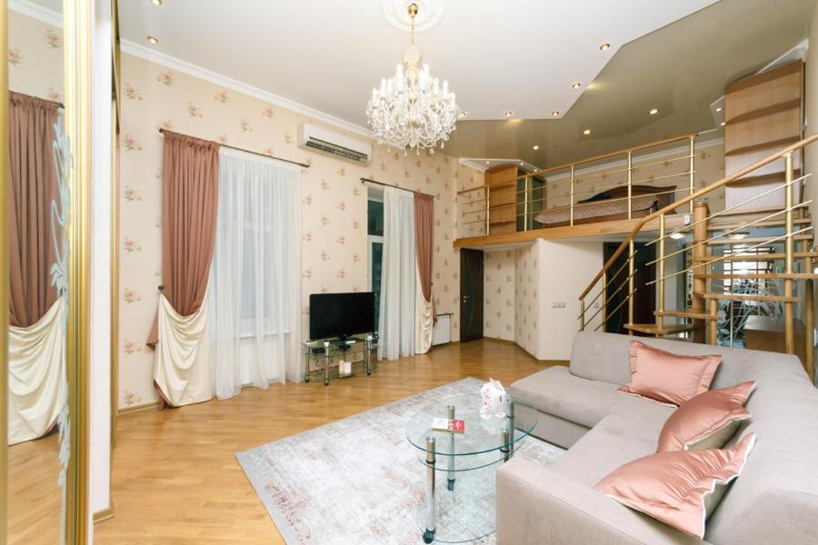 Stylish Two-Level Flat 2 Min From Khreschatyk Κίεβο Εξωτερικό φωτογραφία
